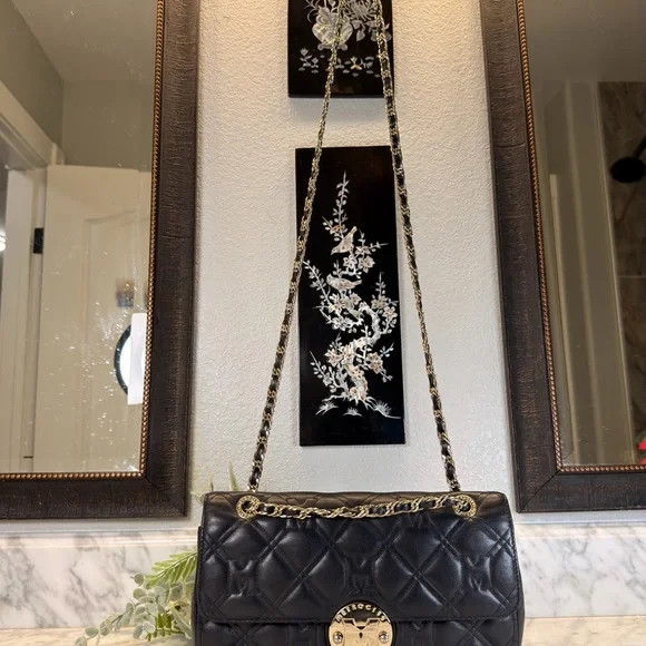 Metrocity Black Quilted Chain Shoulder Bag EUC - Picture 3 of 8